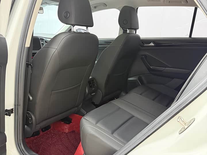 Фото 6 - Volkswagen T-Roc