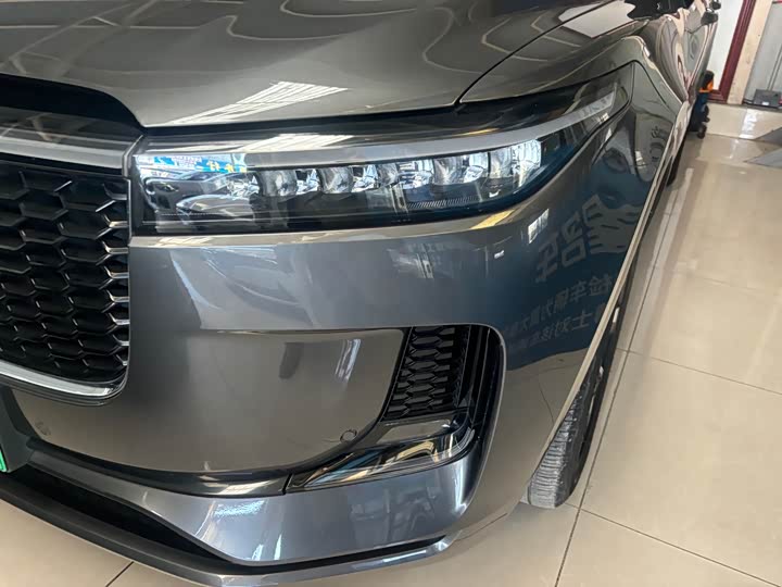 Фото 2 - LiXiang One