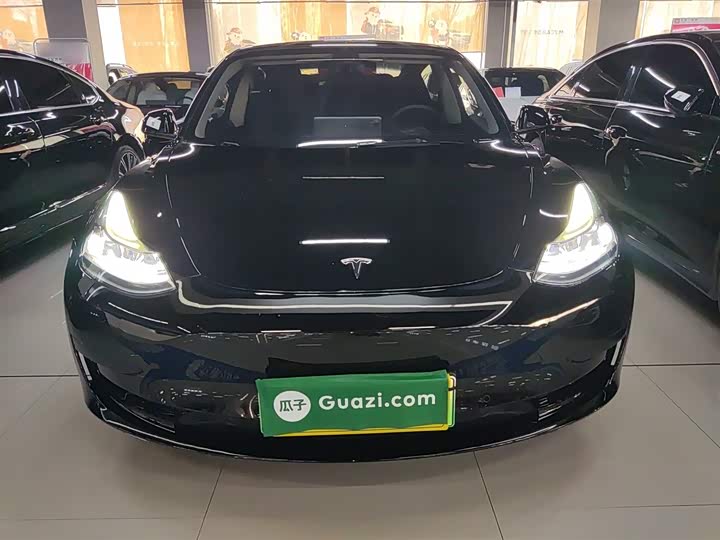 Фото 3 - Tesla Model 3