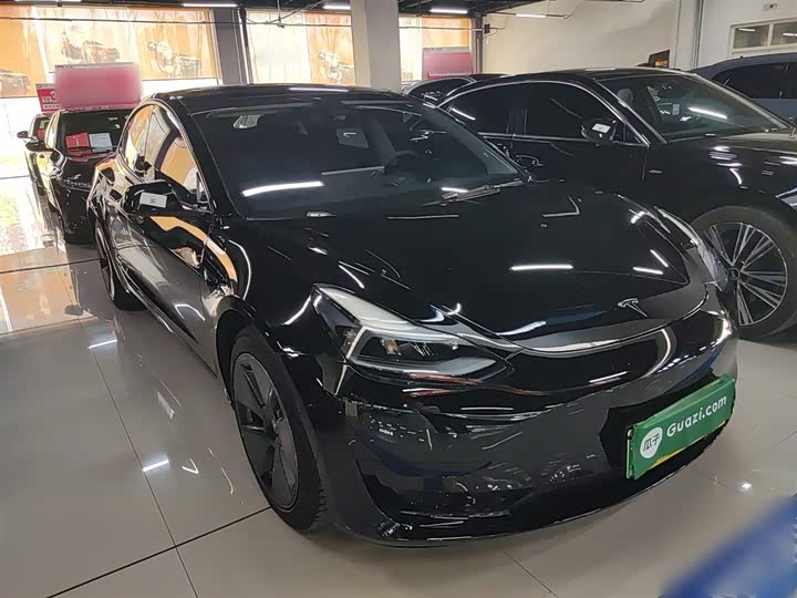 Фото 4 - Tesla Model 3