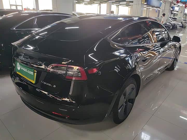 Фото 7 - Tesla Model 3