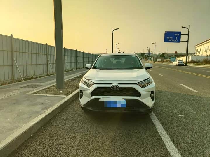 Фото 2 - Toyota RAV4