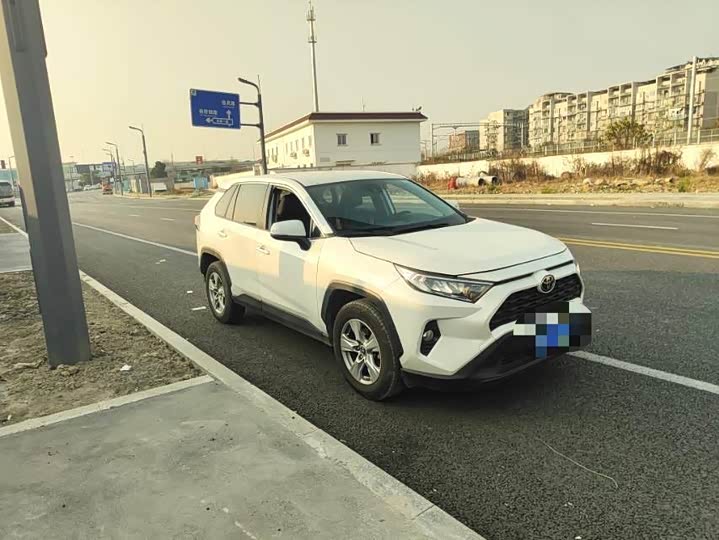 Фото 3 - Toyota RAV4