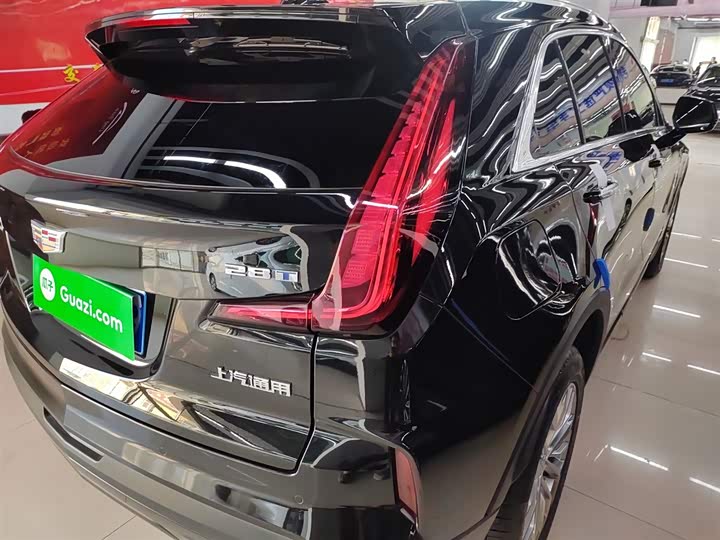 Фото 8 - Cadillac XT4