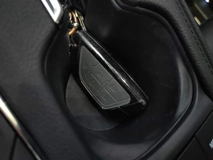 Фото 9 - Cadillac XT4