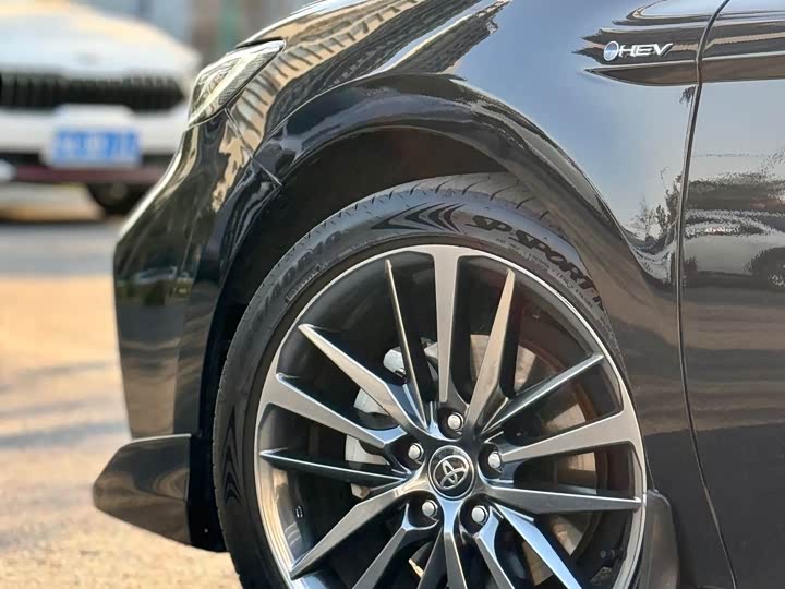 Фото 5 - Toyota Camry