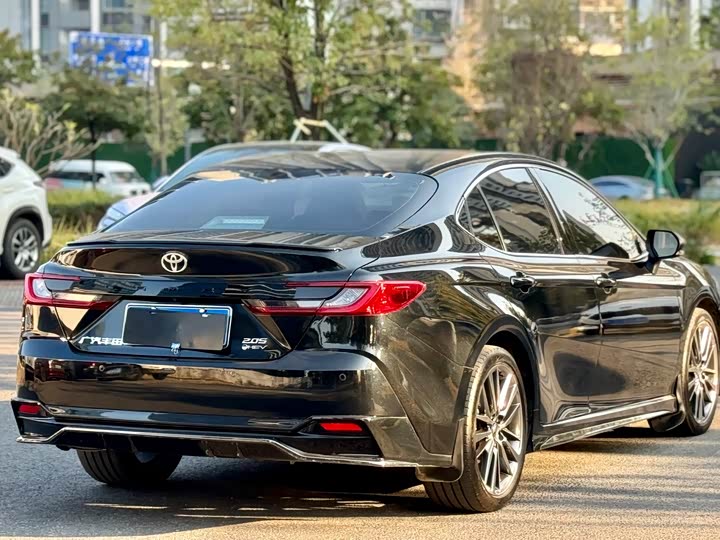 Фото 6 - Toyota Camry