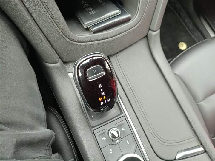 Фото 7 - Cadillac XT5