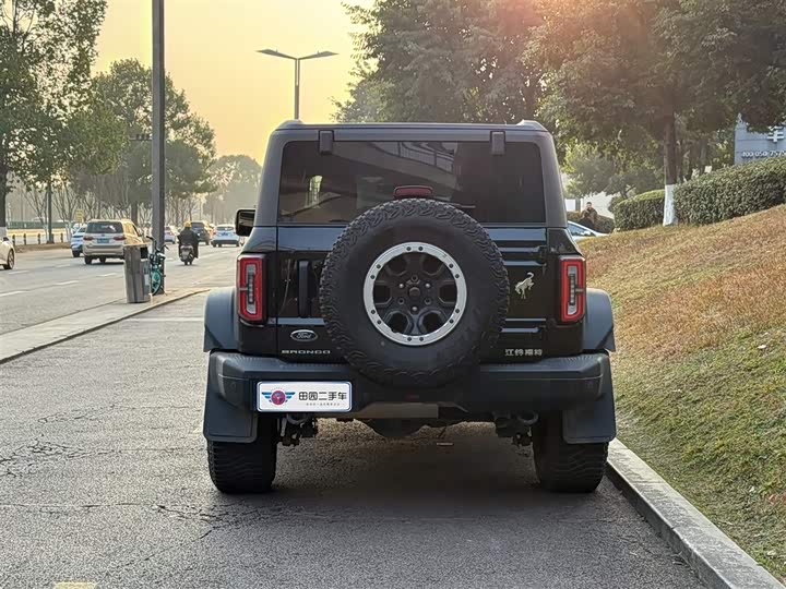Фото 5 - Ford Bronco