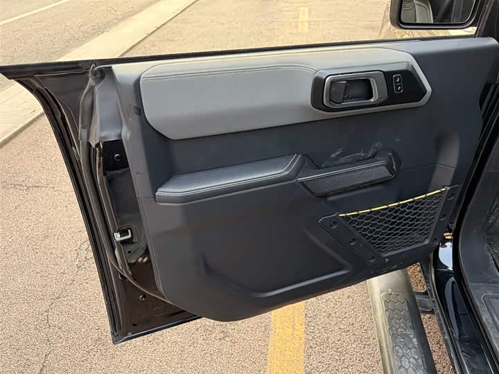 Фото 6 - Ford Bronco