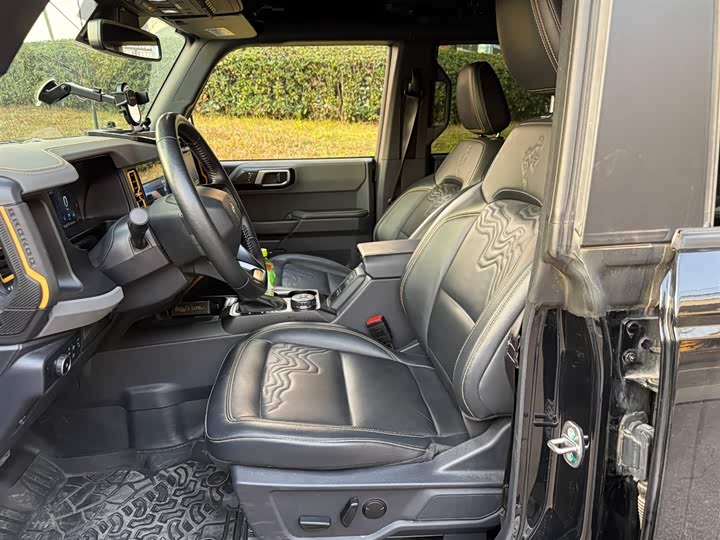 Фото 8 - Ford Bronco