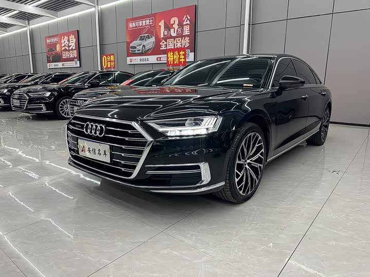 Фото 1 - Audi A8