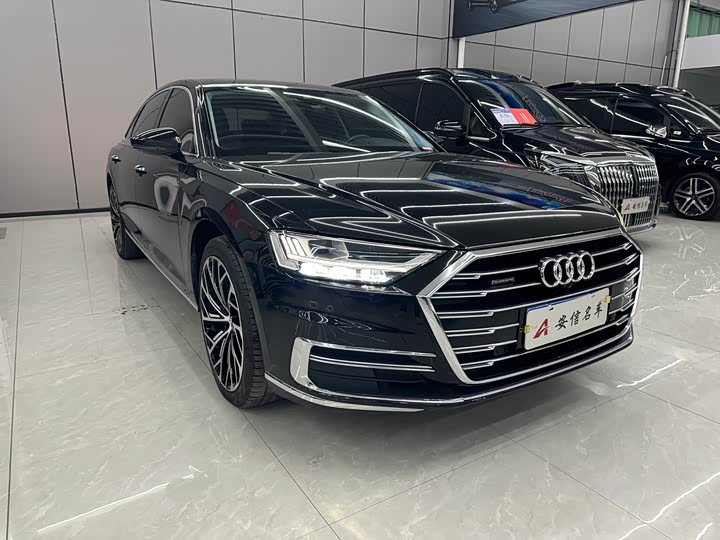 Фото 2 - Audi A8