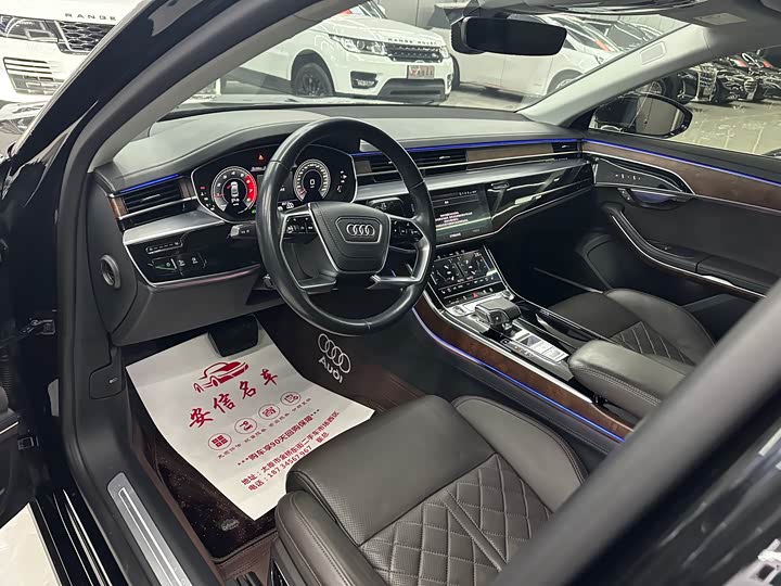 Фото 3 - Audi A8