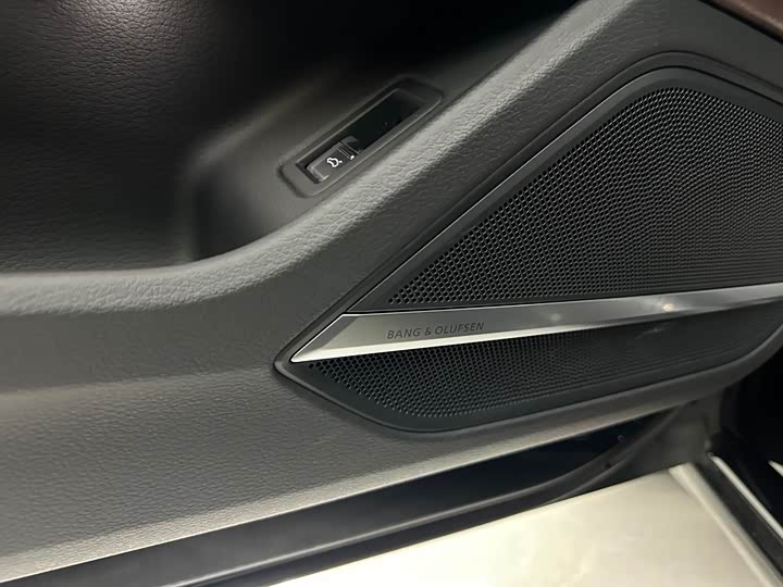 Фото 5 - Audi A8