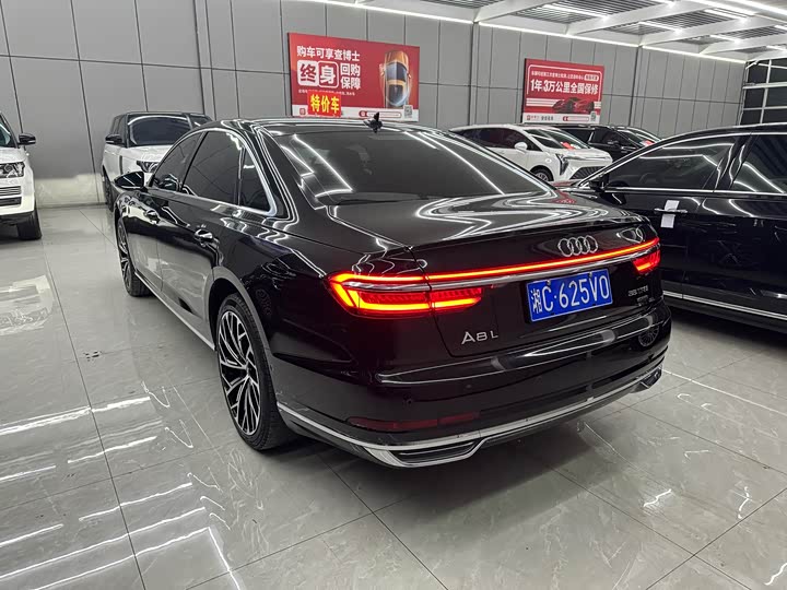 Фото 9 - Audi A8