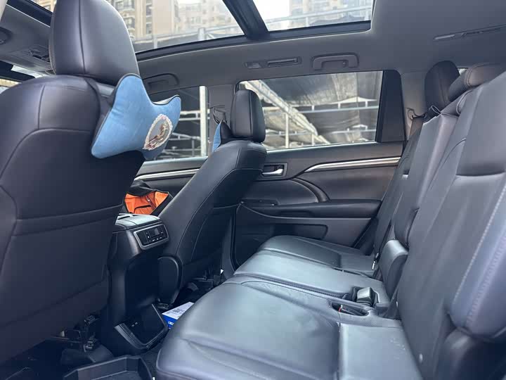 Фото 6 - Toyota Highlander