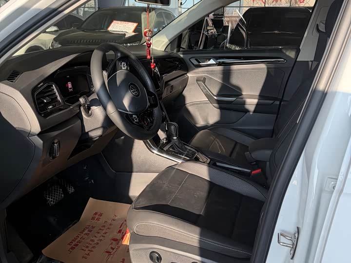 Фото 4 - Volkswagen T-Roc