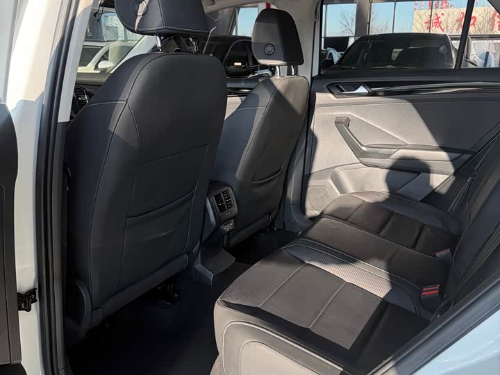 Фото 6 - Volkswagen T-Roc