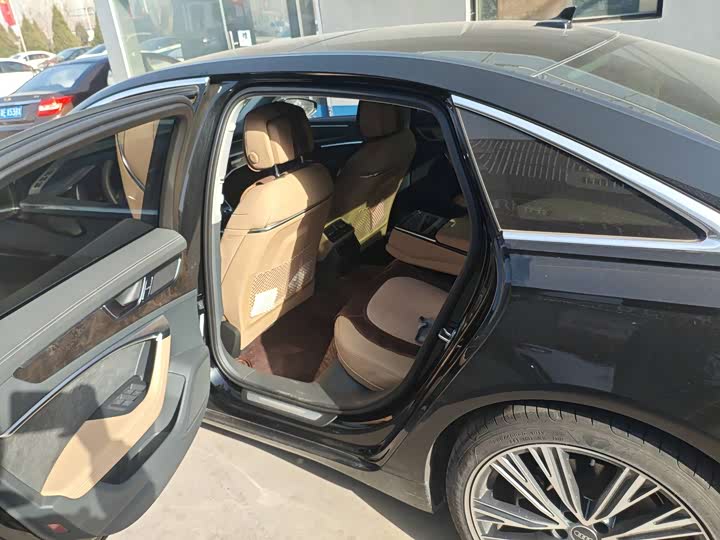 Фото 2 - Audi A6L