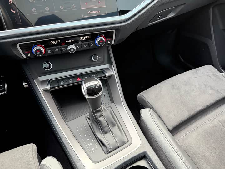 Фото 8 - Audi Q3