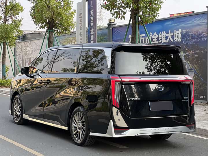 Фото 2 - GAC Trumpchi M8