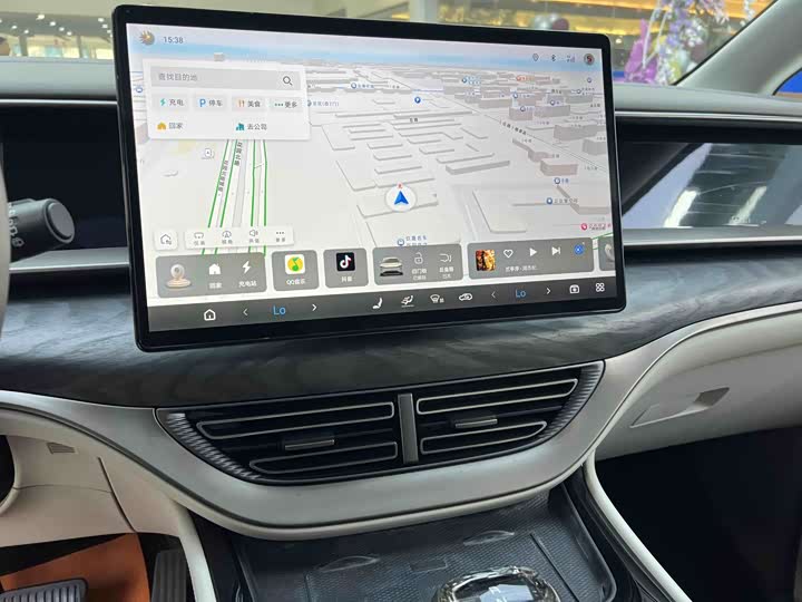 Фото 7 - Denza D9