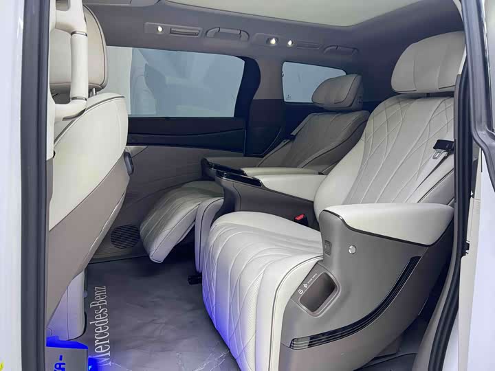 Фото 9 - Denza D9