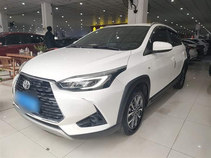 Фото 1 - Toyota Yaris L Hatchback