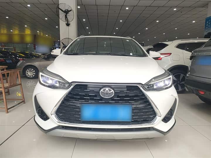 Фото 3 - Toyota Yaris L Hatchback