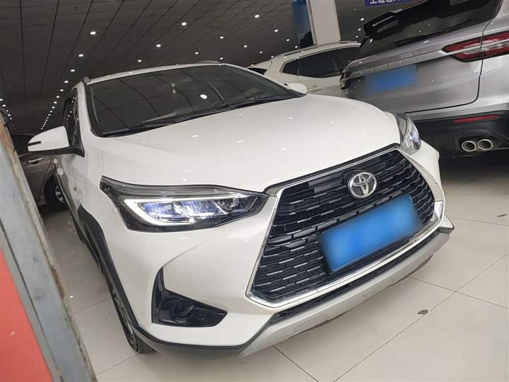 Фото 4 - Toyota Yaris L Hatchback