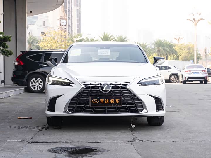 Фото 2 - Lexus ES