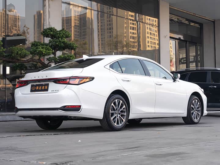 Фото 3 - Lexus ES