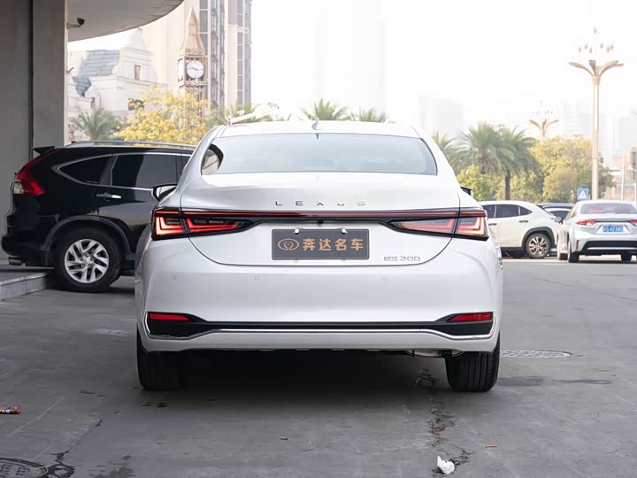 Фото 5 - Lexus ES