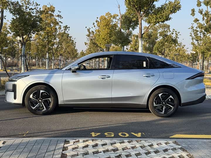 Фото 7 - Geely Galaxy L6