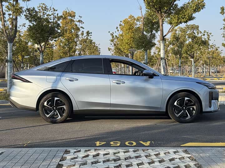 Фото 8 - Geely Galaxy L6