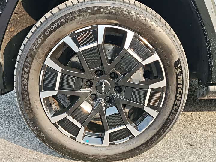 Фото 5 - BYD FangChengBao Leopard 8