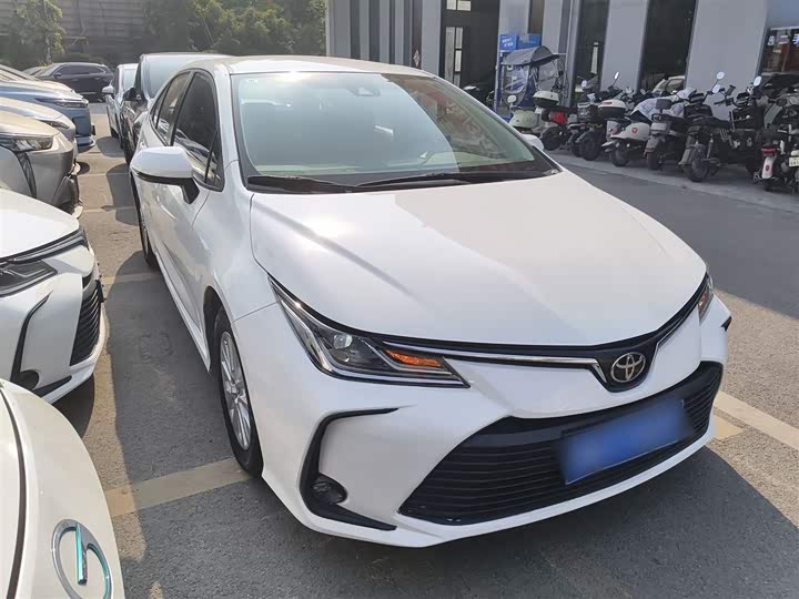 Фото 4 - Toyota Corolla