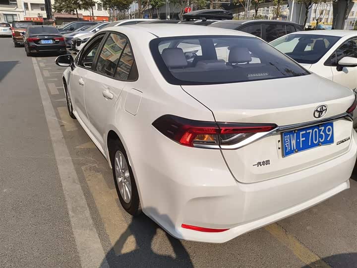 Фото 5 - Toyota Corolla