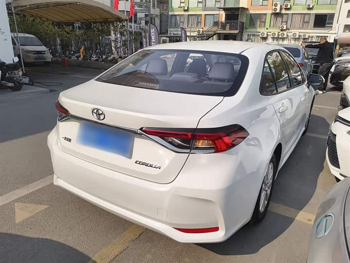 Фото 7 - Toyota Corolla