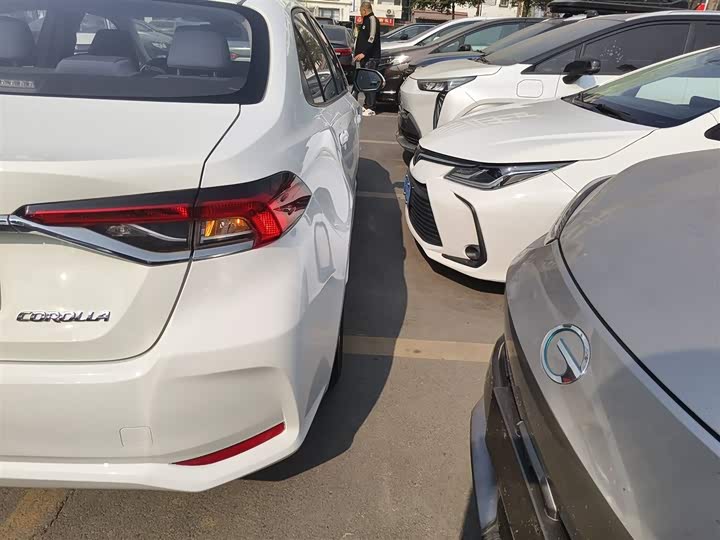 Фото 8 - Toyota Corolla