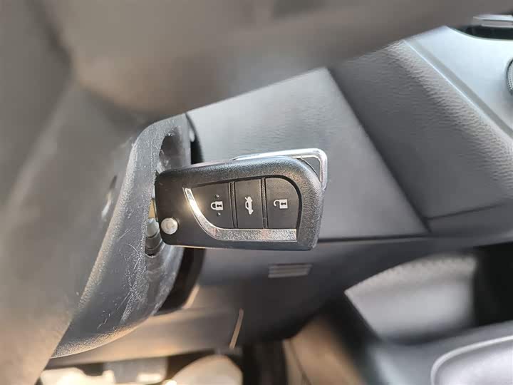 Фото 9 - Toyota Corolla