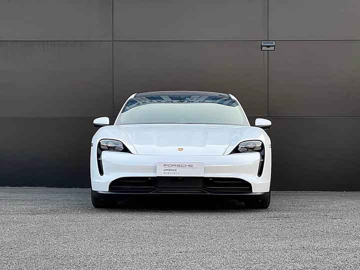 Фото 2 - Porsche Taycan