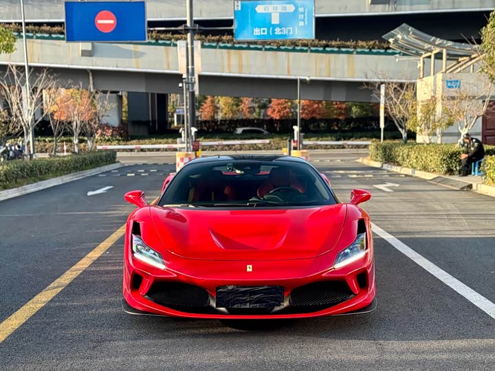 Фото 1 - Ferrari F8