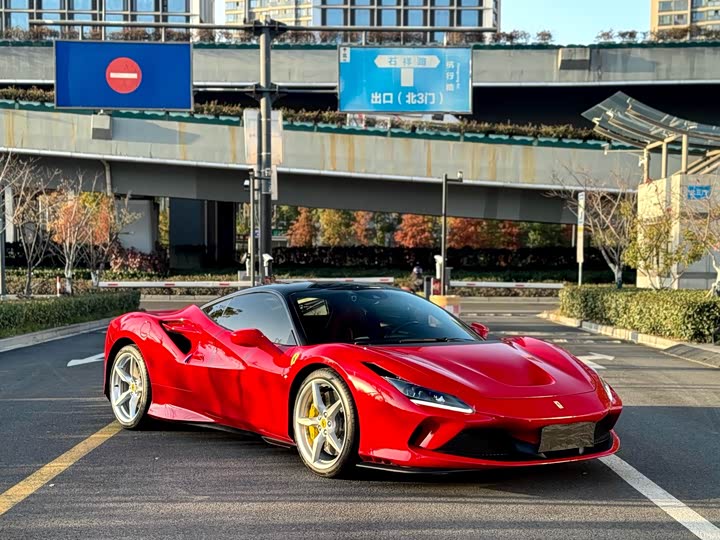 Фото 2 - Ferrari F8