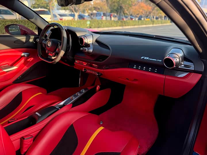 Фото 5 - Ferrari F8