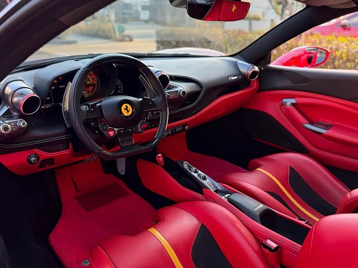 Фото 6 - Ferrari F8