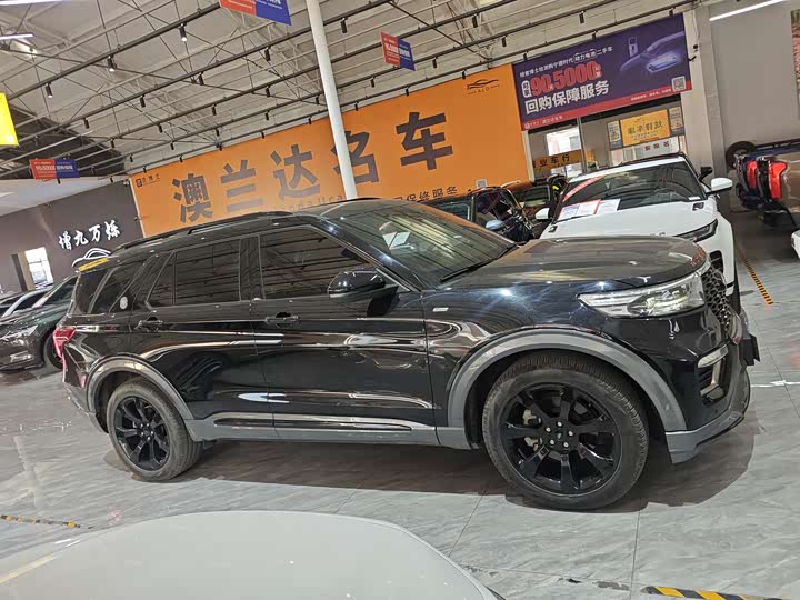 Фото 4 - Ford Explorer