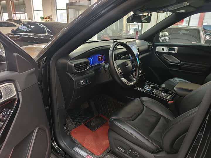 Фото 8 - Ford Explorer