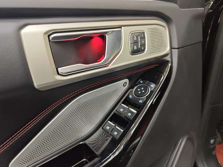 Фото 9 - Ford Explorer